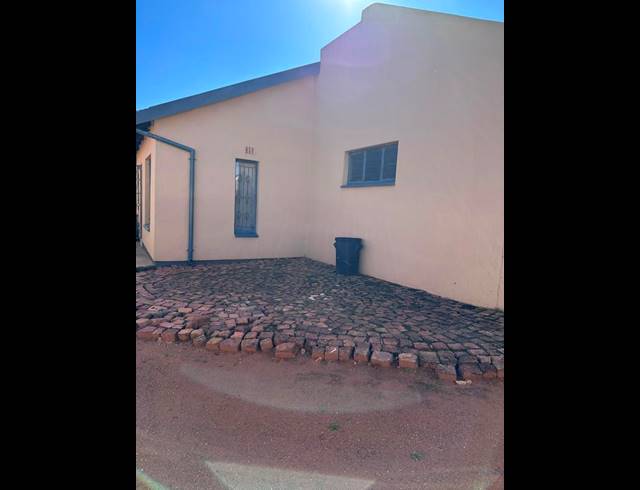 3 BEDROOM HOUSE FOR SALE IN VOSLOORUS EXT